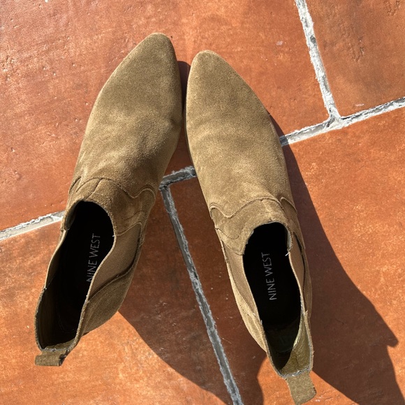 Nine West Wyllis Suede Block Heel Booties Size 7.5 - Picture 3 of 3
